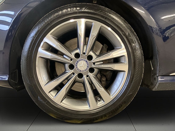 Mercedes-Benz E220 14 of 22
