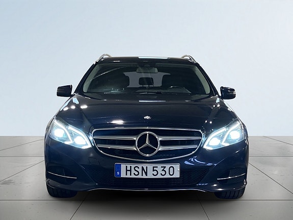 Mercedes-Benz E220 2 of 22