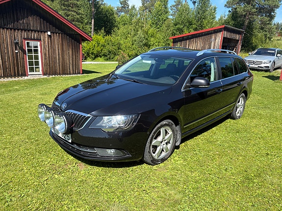 Skoda Superb 2 of 5