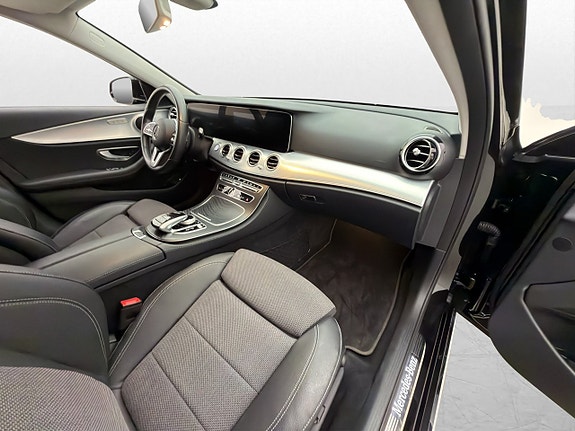 Mercedes-Benz E300 27 of 30