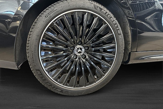Mercedes-Benz E300 de 11 of 13