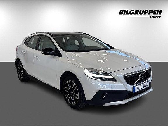 Volvo V40 Cross Country 3 of 5