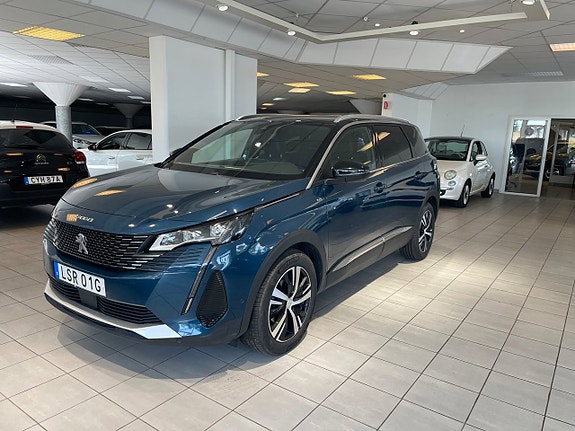Peugeot 5008 2 of 5