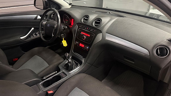 Ford Mondeo 16 of 24