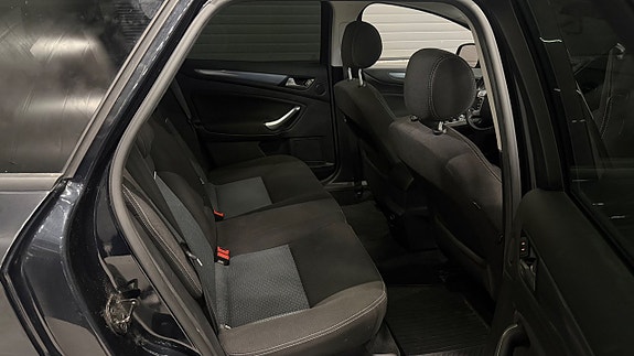Ford Mondeo 14 of 24