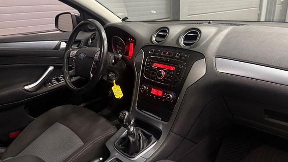 Ford Mondeo 17 of 24