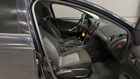 Ford Mondeo 15 of 24