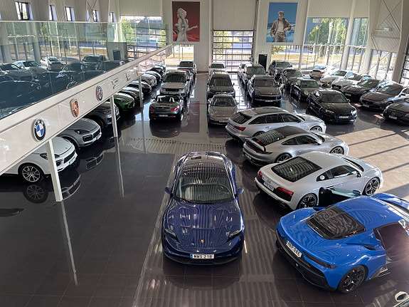 Porsche Taycan 4 of 5