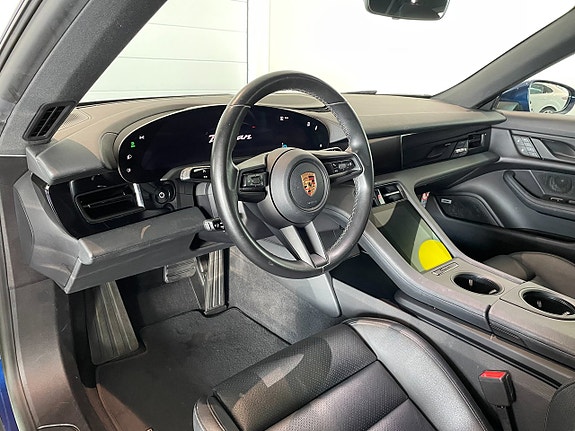 Porsche Taycan 11 of 19