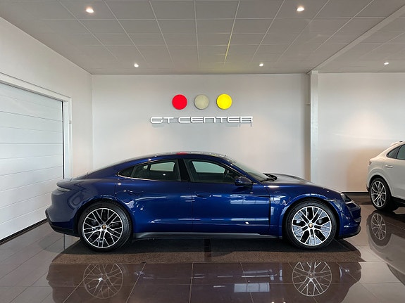 Porsche Taycan 2 of 18