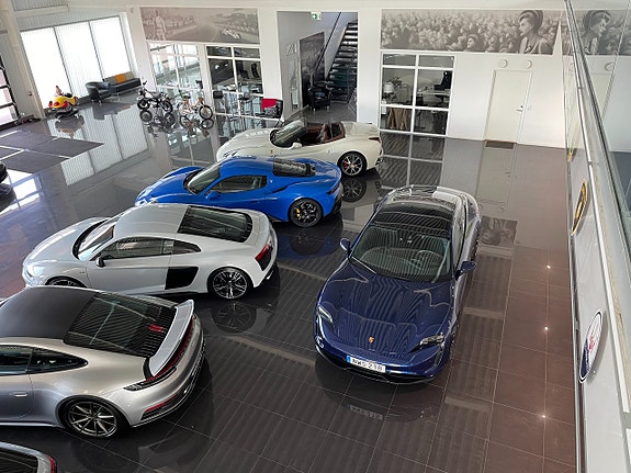 Porsche Taycan 5 of 18