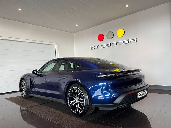 Porsche Taycan 3 of 5