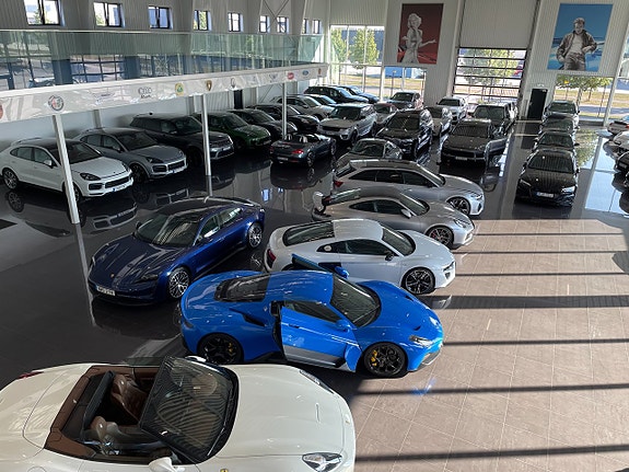 Porsche Taycan 8 of 19