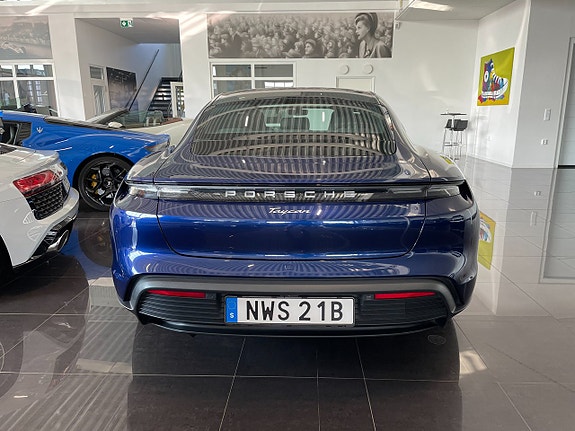 Porsche Taycan 9 of 19