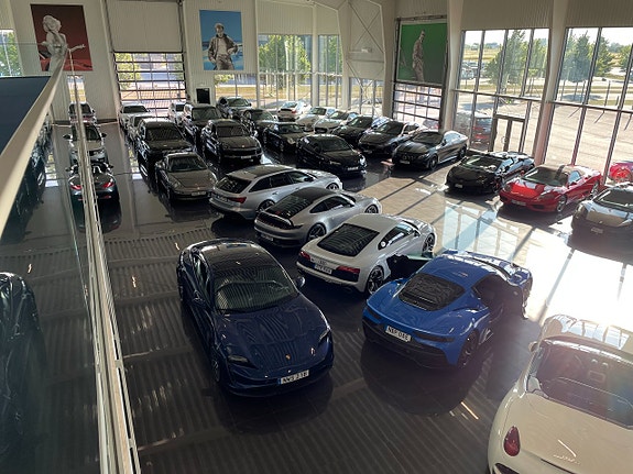 Porsche Taycan 7 of 19