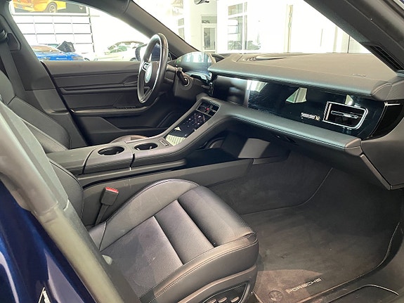 Porsche Taycan 18 of 19