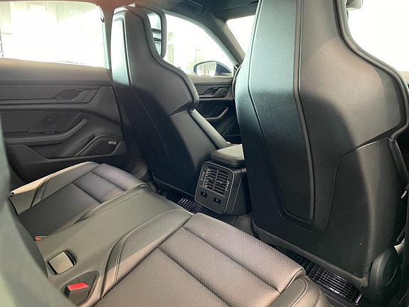 Porsche Taycan 19 of 19