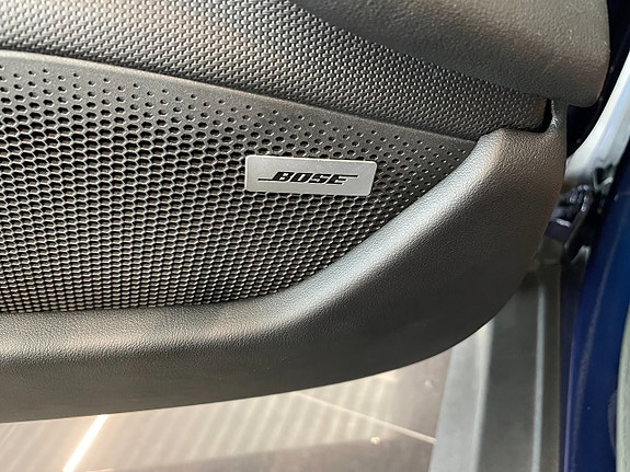 Porsche Taycan 13 of 19
