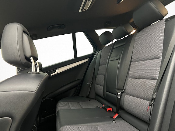 Mercedes-Benz C220 28 of 30