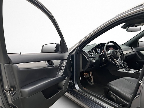 Mercedes-Benz C220 11 of 30