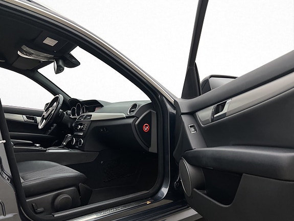 Mercedes-Benz C220 26 of 30