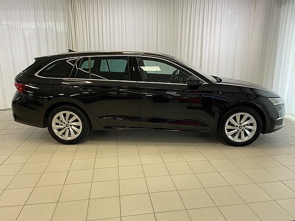 Skoda Octavia 2 of 5