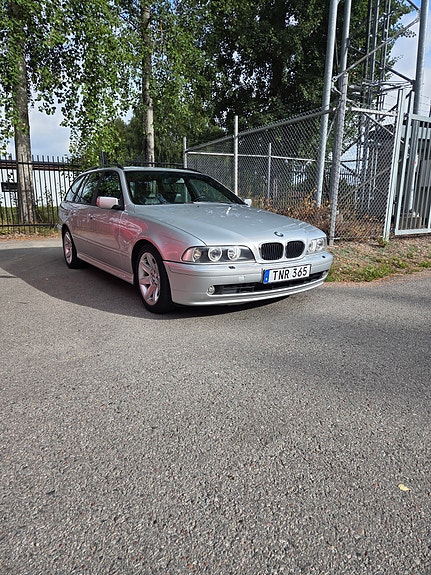 BMW 525i 2 of 6