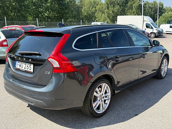 Volvo V60 4 of 5
