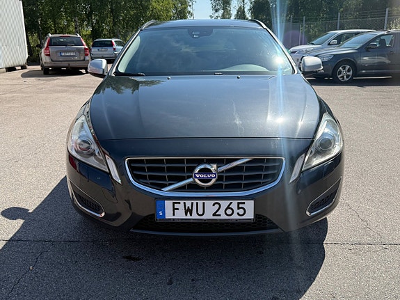 Volvo V60 2 of 5