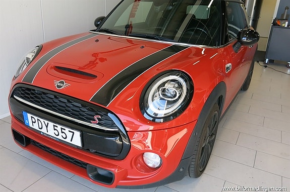 MINI Cooper S 3 of 5