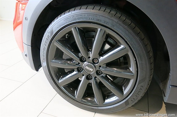 MINI Cooper S 9 of 18