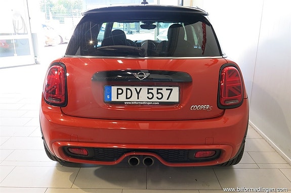 MINI Cooper S 4 of 5