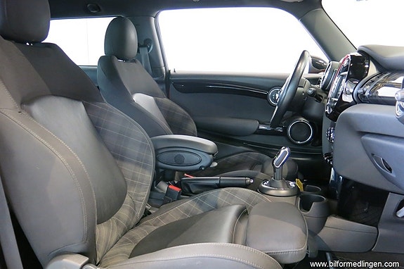 MINI Cooper S 8 of 18