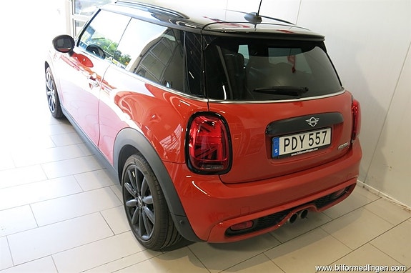 MINI Cooper S 2 of 5