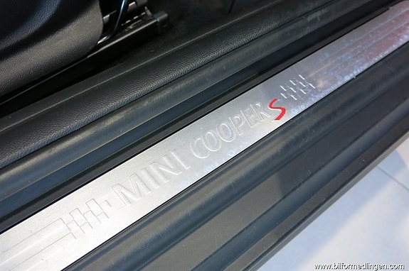 MINI Cooper S 13 of 18