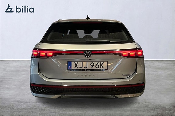 Volkswagen Passat 7 of 25