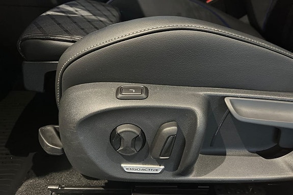 Volkswagen Passat 10 of 25