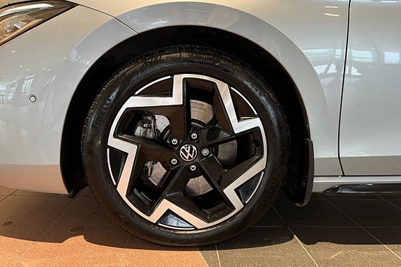 Volkswagen Passat 25 of 25