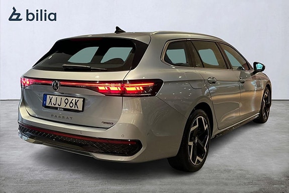 Volkswagen Passat 8 of 25