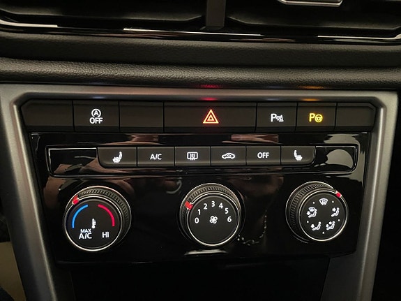 Volkswagen T-Roc 14 of 15