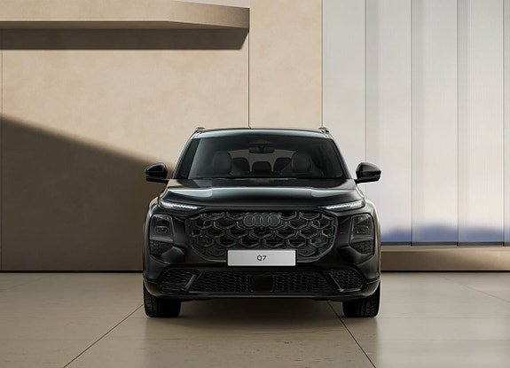 Audi Q7 2 of 5