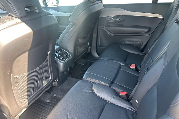 Volvo XC90 13 of 25