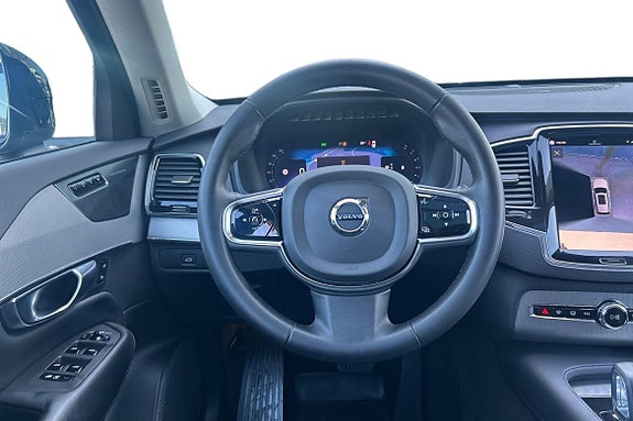 Volvo XC90 11 of 25