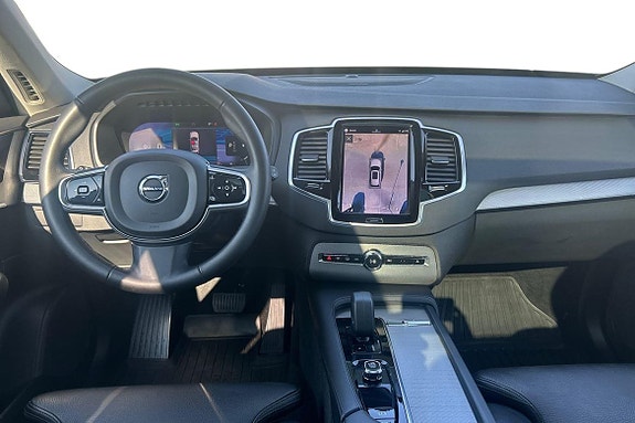 Volvo XC90 10 of 25