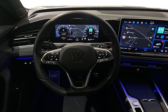 Volkswagen Passat 12 of 25