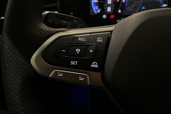 Volkswagen Passat 13 of 25