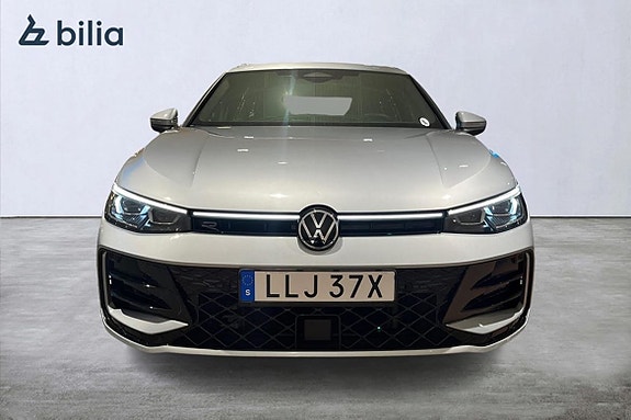 Volkswagen Passat 2 of 25