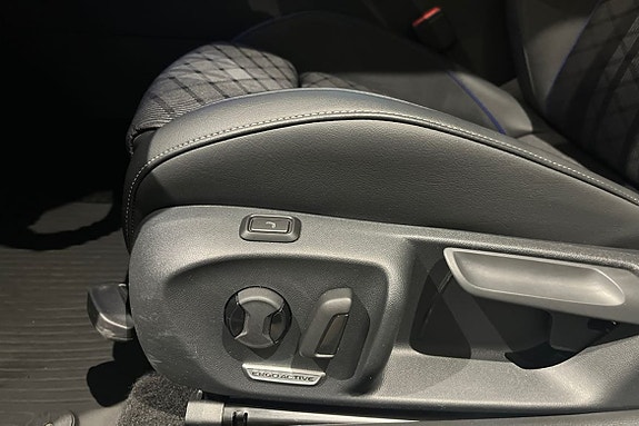 Volkswagen Passat 10 of 25
