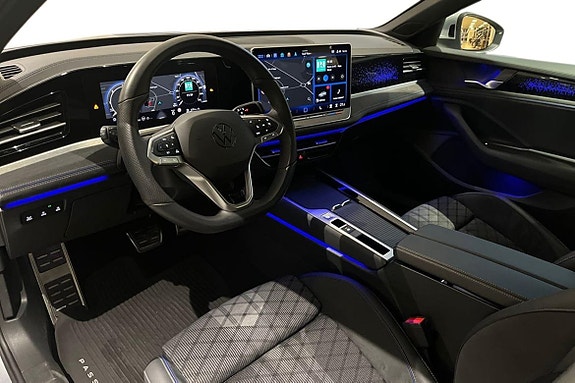 Volkswagen Passat 9 of 25