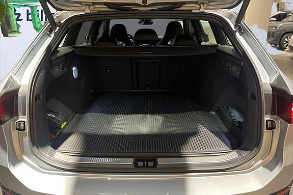 Volkswagen Passat 23 of 25